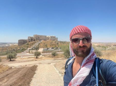 المقدسي يوسف ابو غوش يجمع الفلسطينيين على السوشيال ميديا